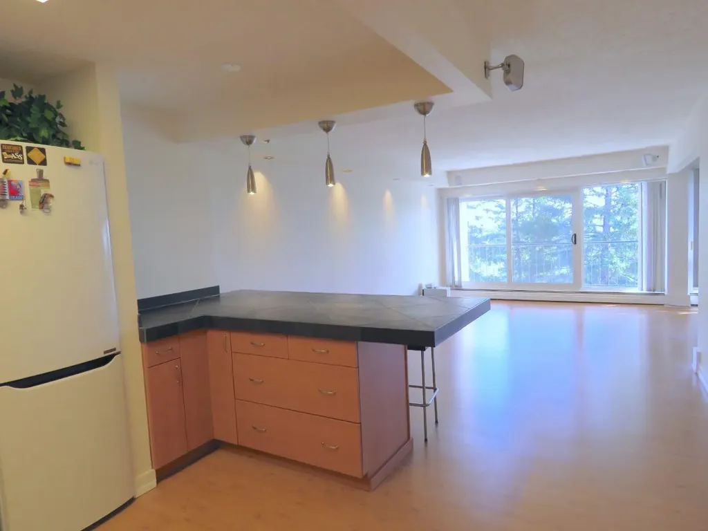 328 Cedar Crescent SW Calgary AB T3C 2Y8