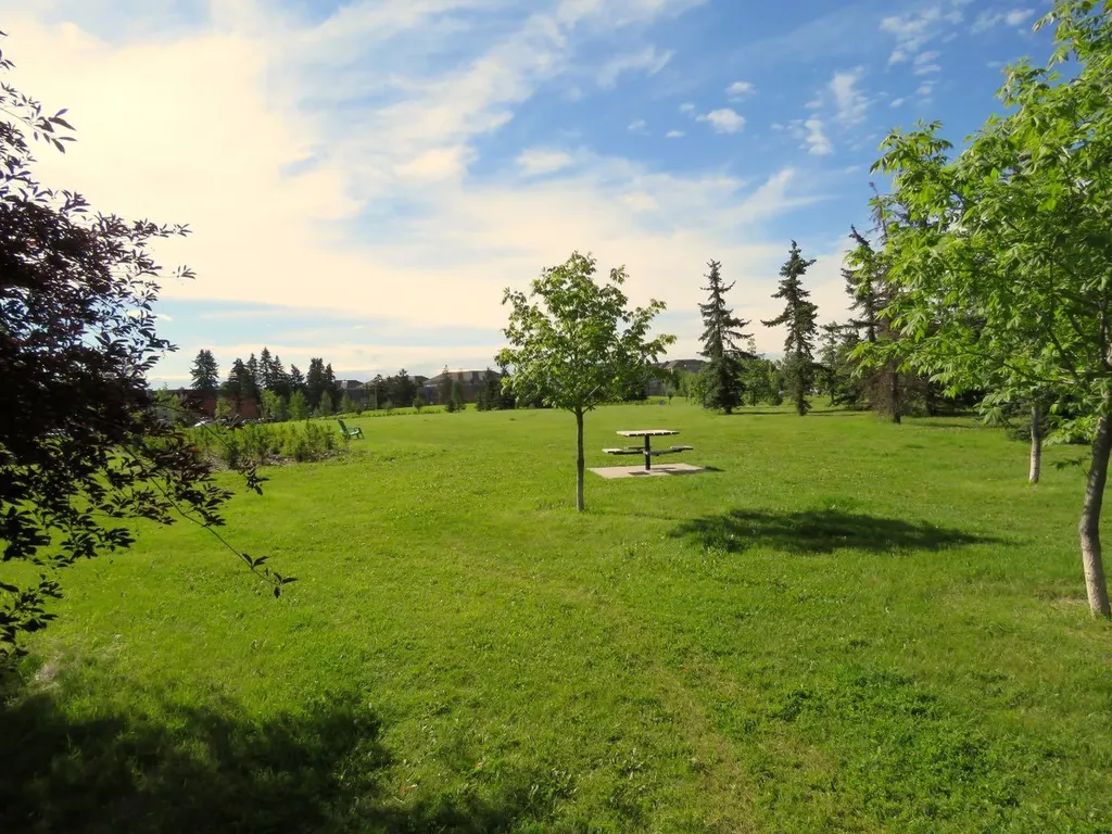 328 Cedar Crescent SW Calgary AB T3C 2Y8