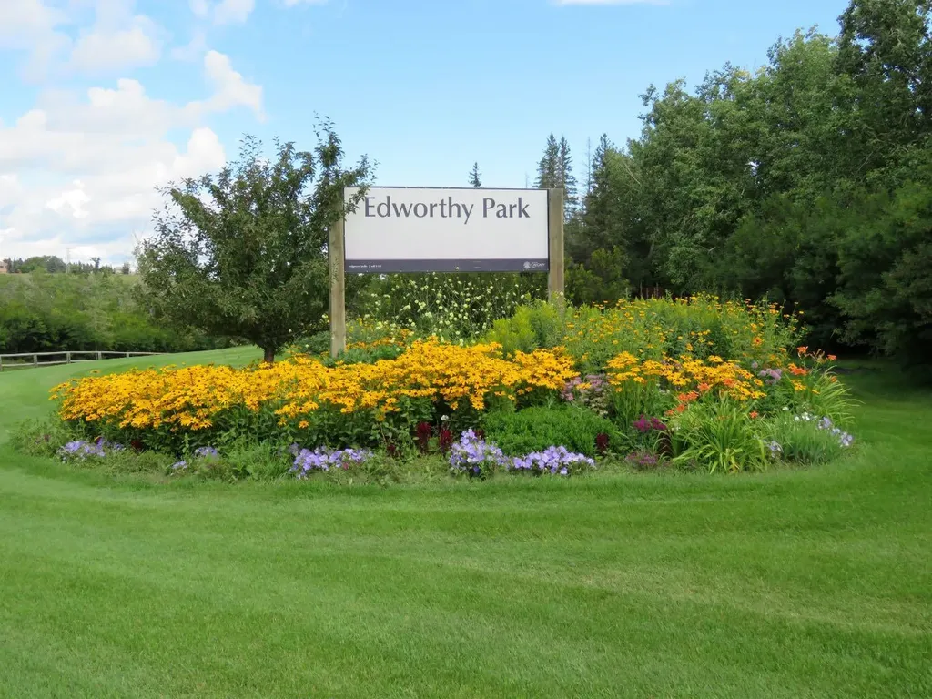 328 Cedar Crescent SW Calgary AB T3C 2Y8