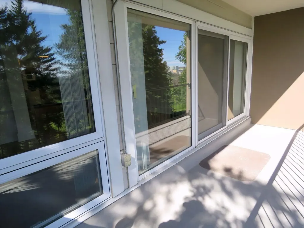 328 Cedar Crescent SW Calgary AB T3C 2Y8