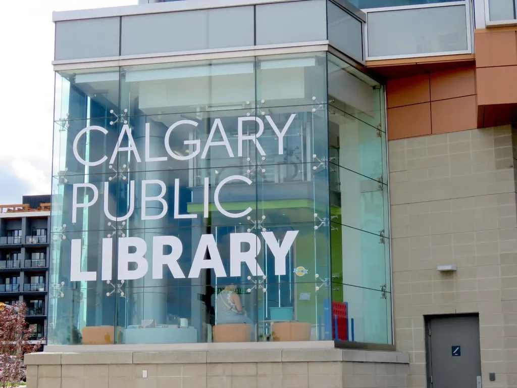 328 Cedar Crescent SW Calgary AB T3C 2Y8