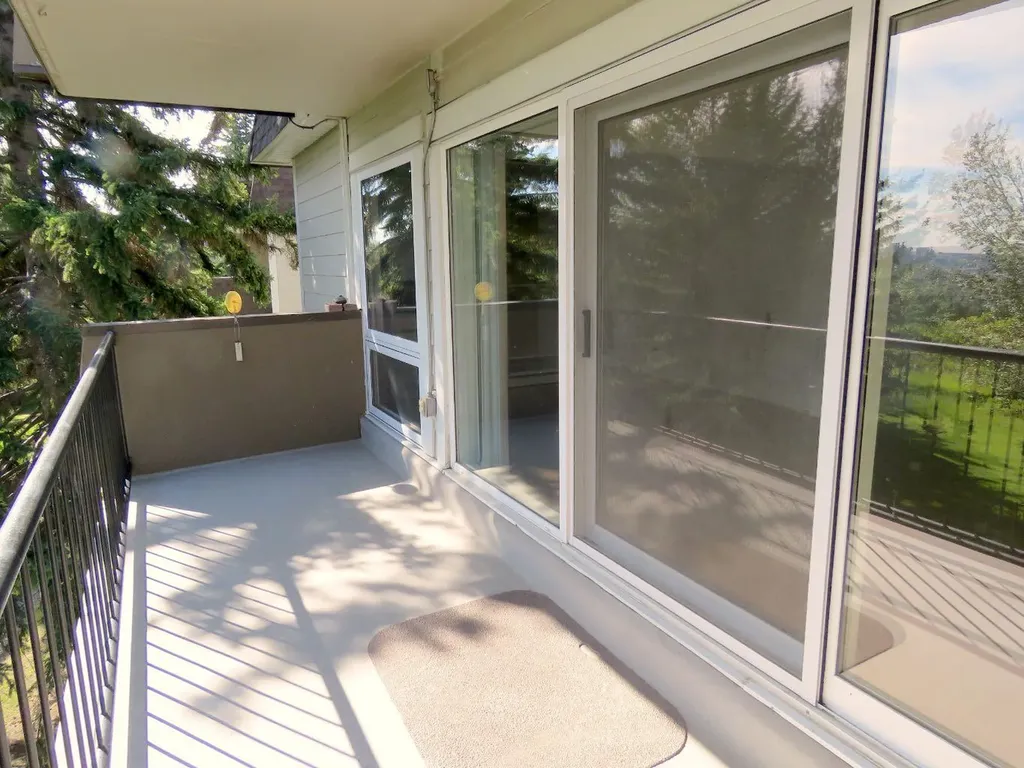 328 Cedar Crescent SW Calgary AB T3C 2Y8