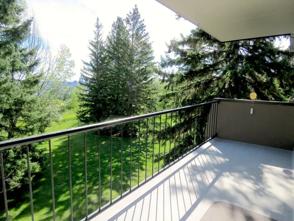 328 Cedar Crescent SW Calgary AB T3C 2Y8