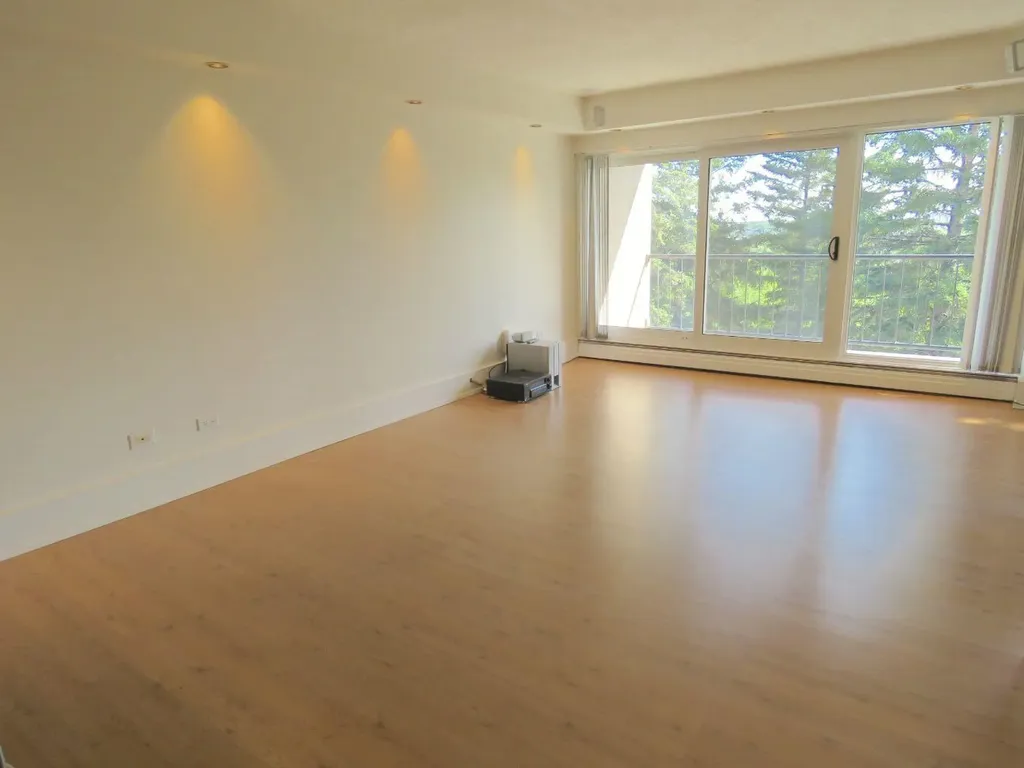 328 Cedar Crescent SW Calgary AB T3C 2Y8