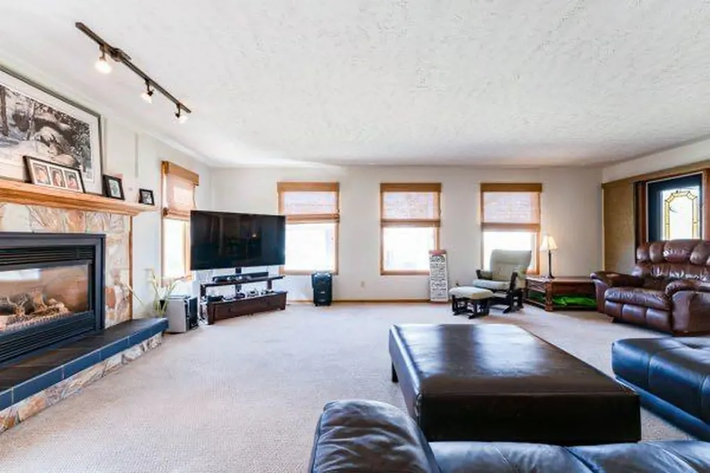 125 14 Street NW Drumheller AB T0J0Y1