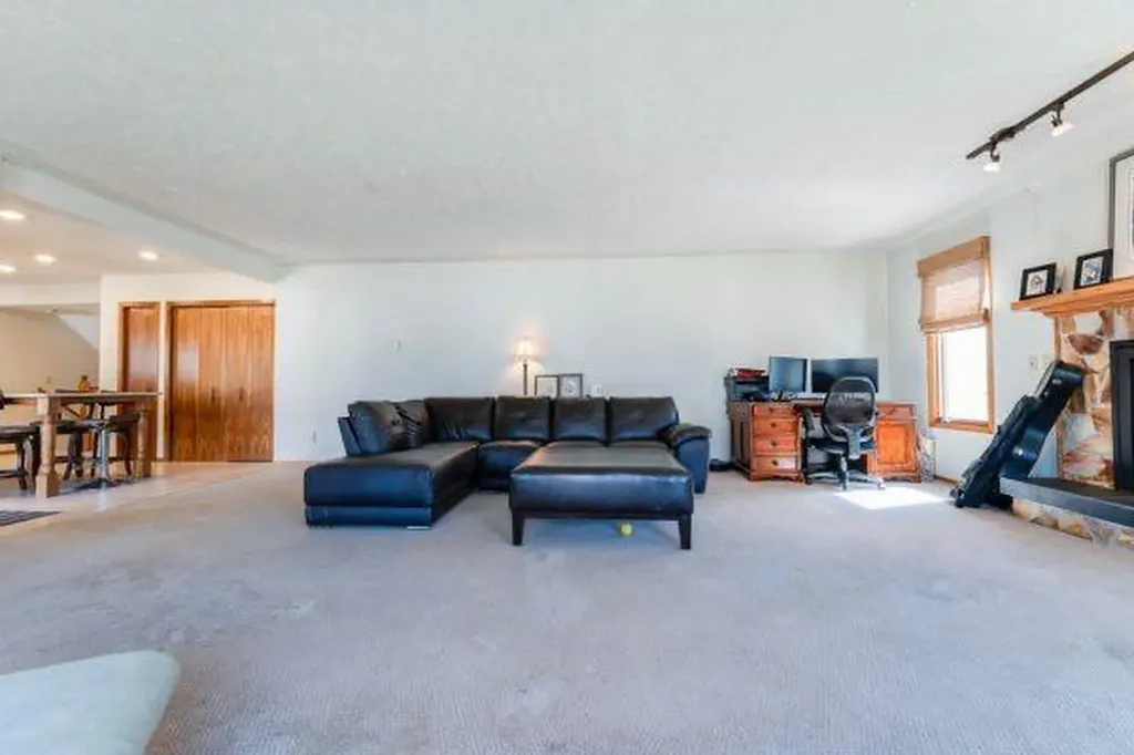 125 14 Street NW Drumheller AB T0J0Y1