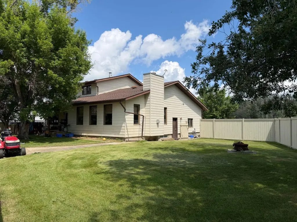 125 14 Street NW Drumheller AB T0J0Y1