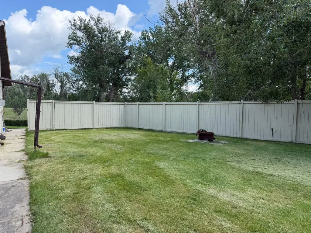 125 14 Street NW Drumheller AB T0J0Y1