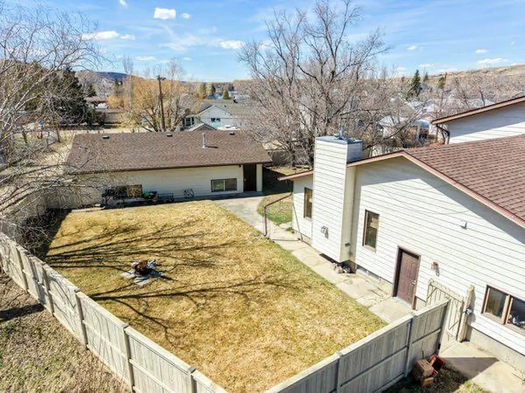 125 14 Street NW Drumheller AB T0J0Y1