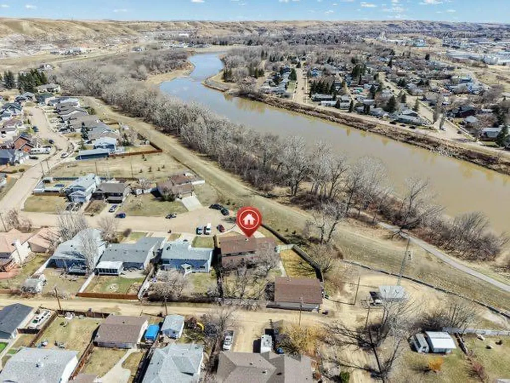 125 14 Street NW Drumheller AB T0J0Y1