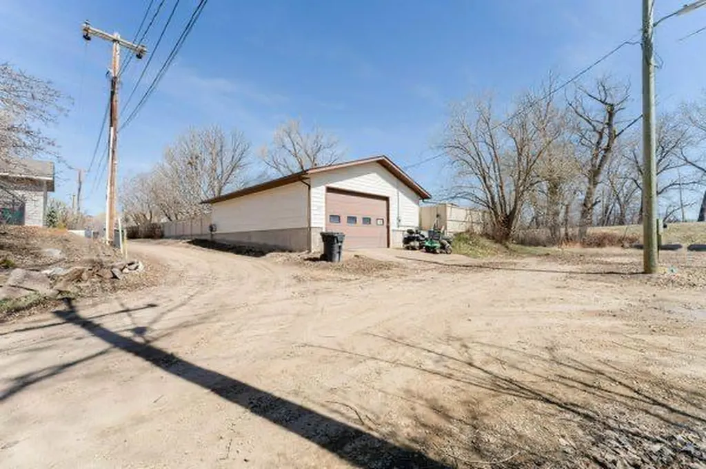 125 14 Street NW Drumheller AB T0J0Y1
