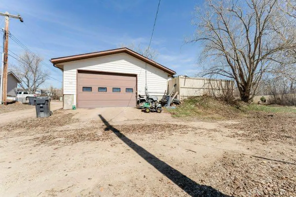 125 14 Street NW Drumheller AB T0J0Y1