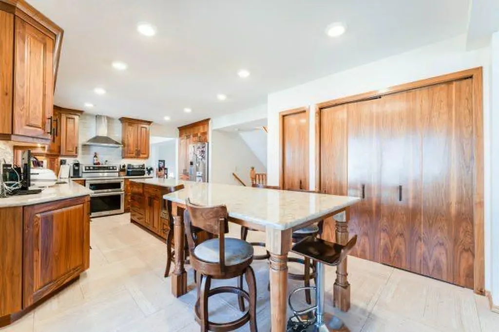 125 14 Street NW Drumheller AB T0J0Y1