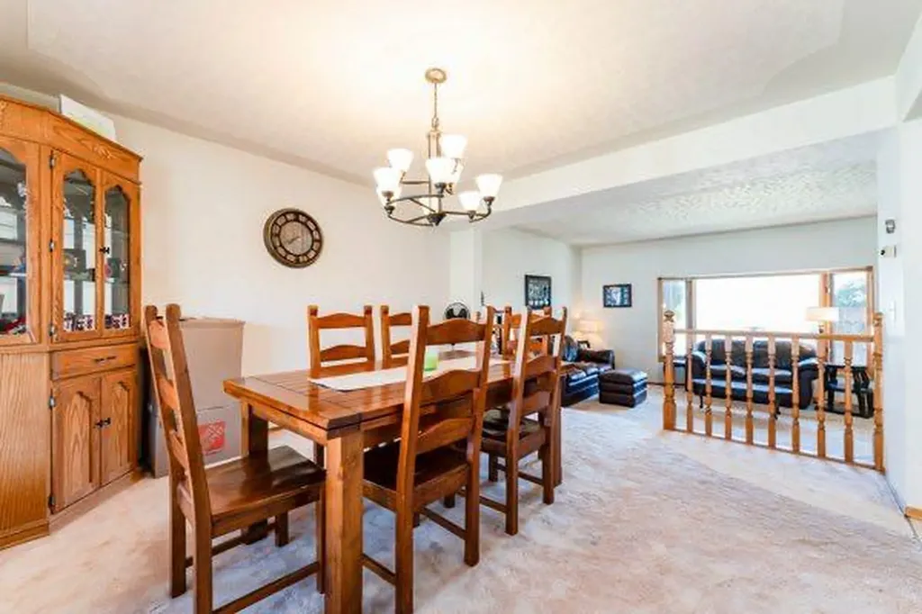 125 14 Street NW Drumheller AB T0J0Y1