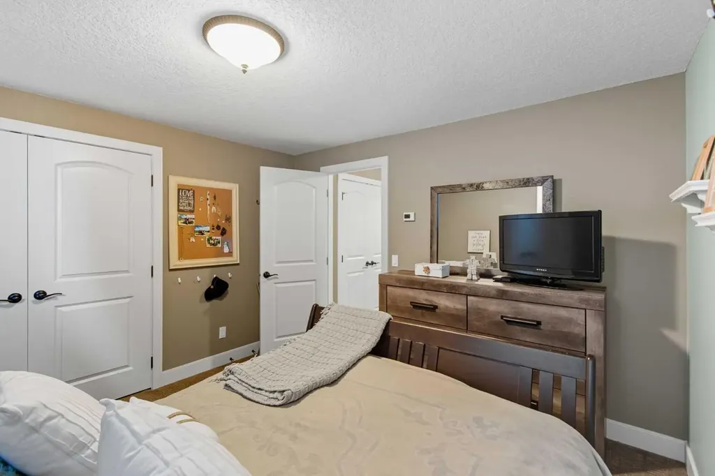 41 Evergreen Mount SW Calgary AB T2Y 0K1