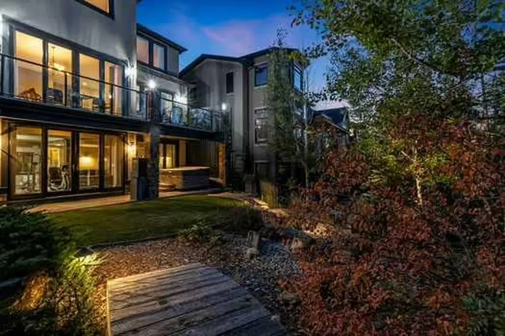 41 Evergreen Mount SW Calgary AB T2Y 0K1