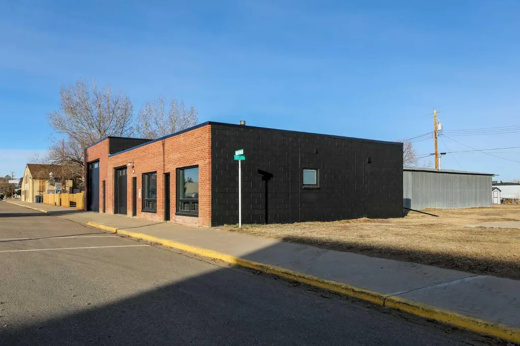 111 4 Avenue Warner AB T0K 2L0
