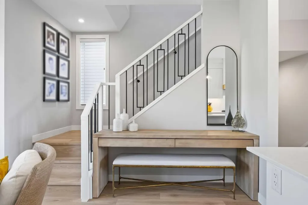 3044 85 Street SW Calgary AB T3H 6C7