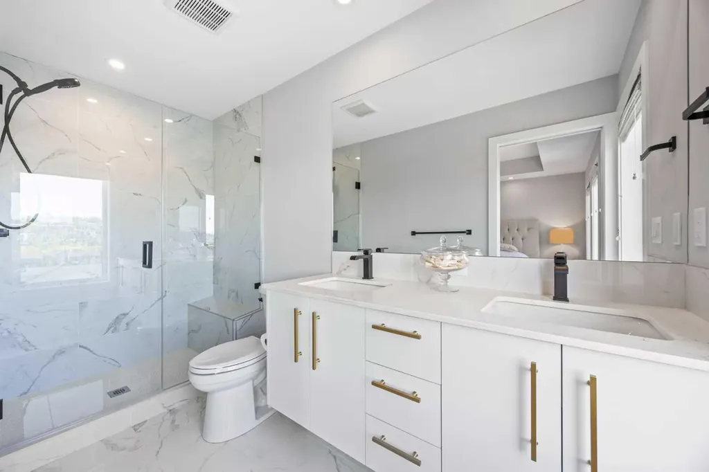 3044 85 Street SW Calgary AB T3H 6C7