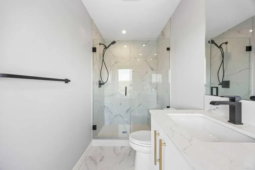 3044 85 Street SW Calgary AB T3H 6C7