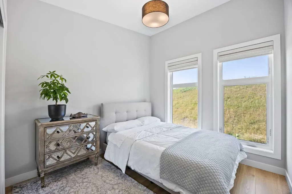 3044 85 Street SW Calgary AB T3H 6C7