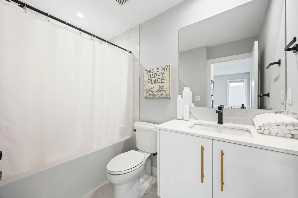 3044 85 Street SW Calgary AB T3H 6C7