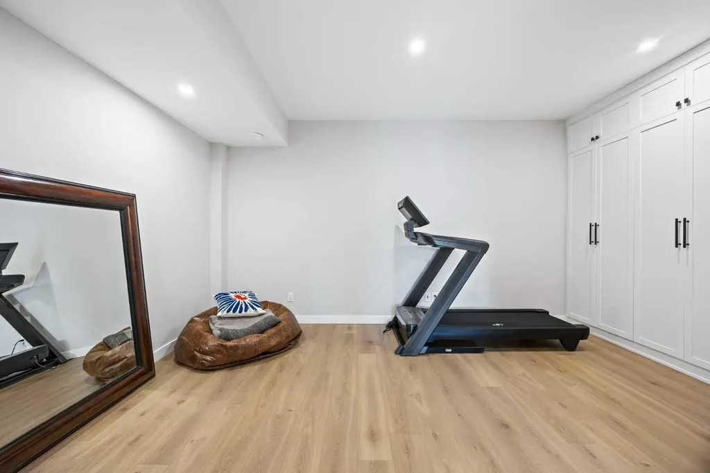 3044 85 Street SW Calgary AB T3H 6C7