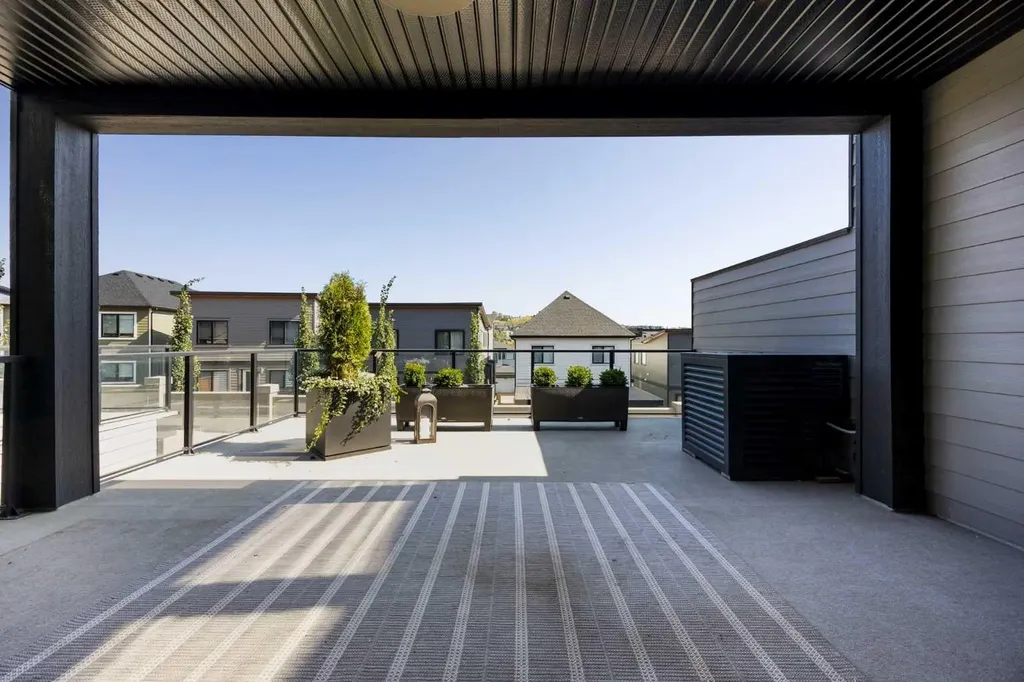 3044 85 Street SW Calgary AB T3H 6C7