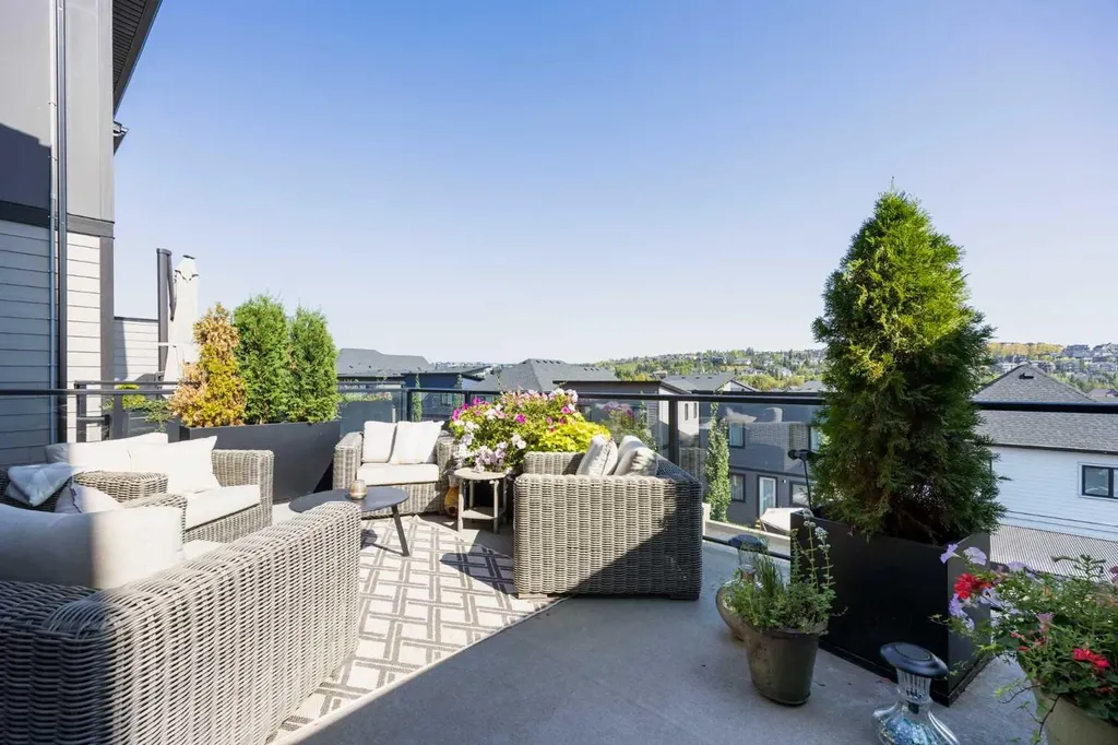 3044 85 Street SW Calgary AB T3H 6C7