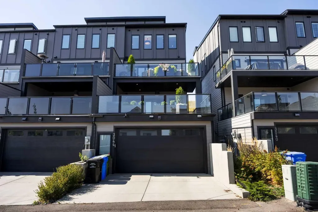 3044 85 Street SW Calgary AB T3H 6C7