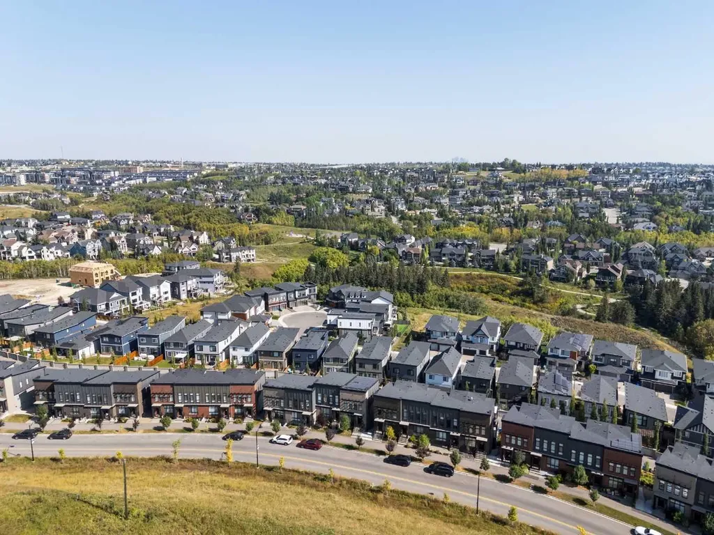 3044 85 Street SW Calgary AB T3H 6C7