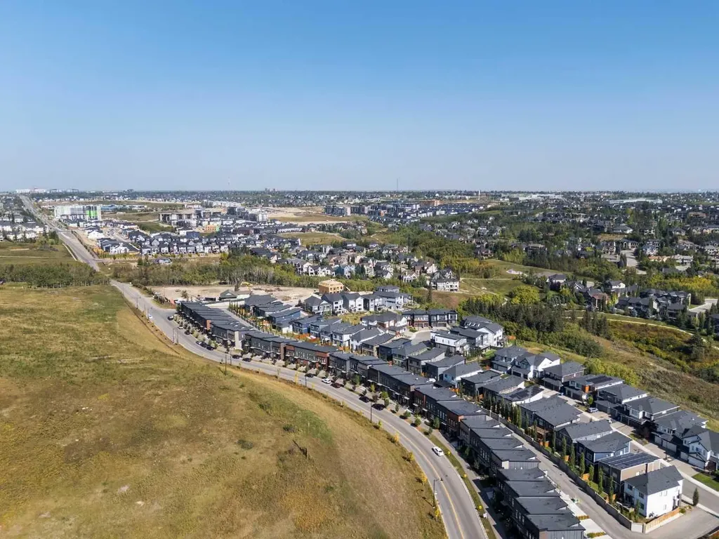 3044 85 Street SW Calgary AB T3H 6C7