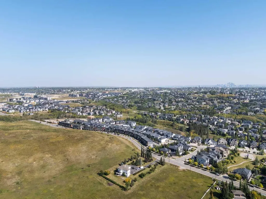3044 85 Street SW Calgary AB T3H 6C7