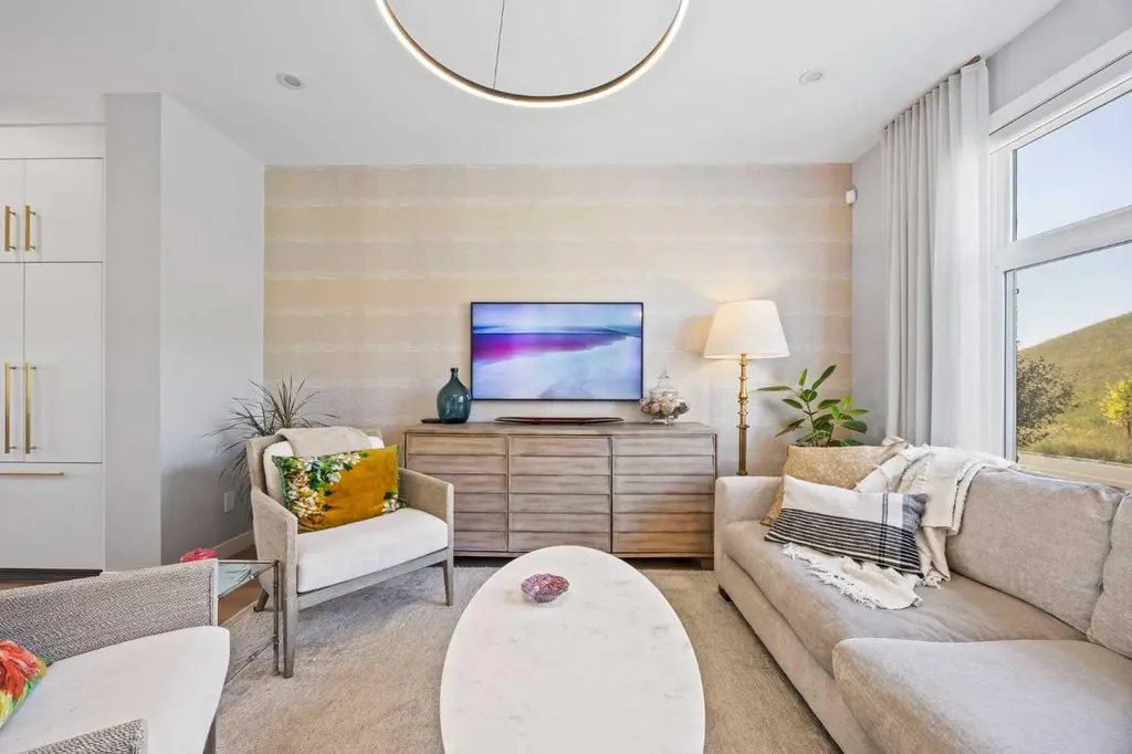 3044 85 Street SW Calgary AB T3H 6C7