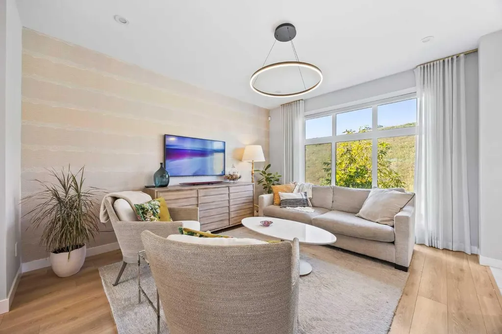 3044 85 Street SW Calgary AB T3H 6C7