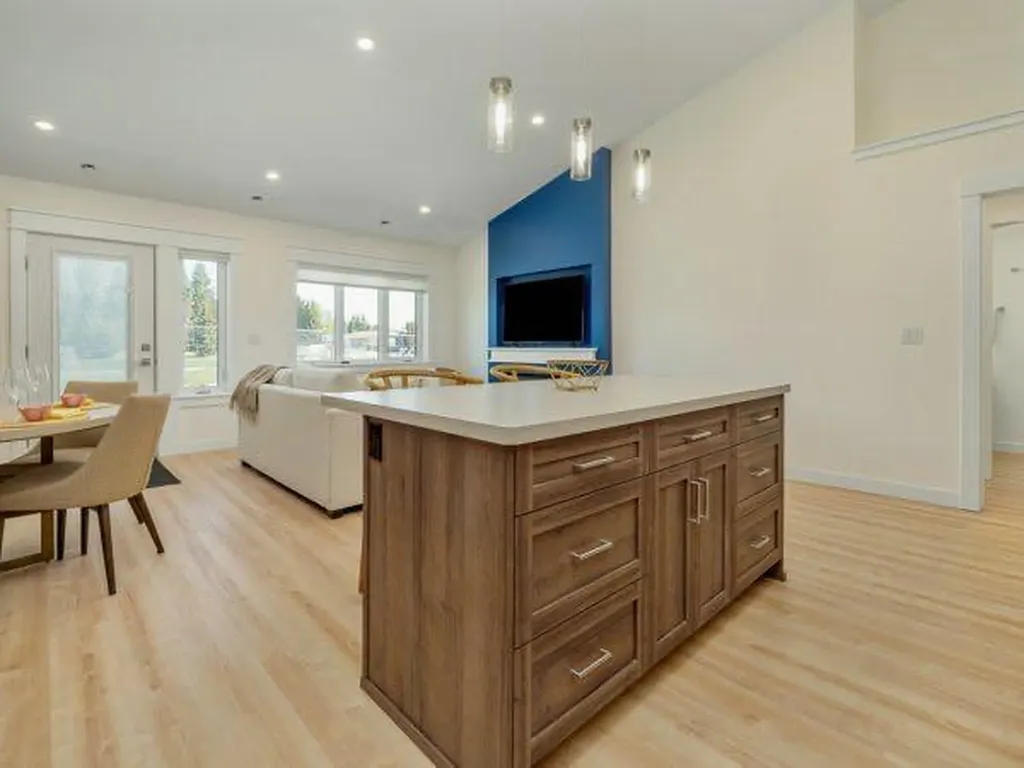 731 7 Avenue W Cardston AB T0K 0K0