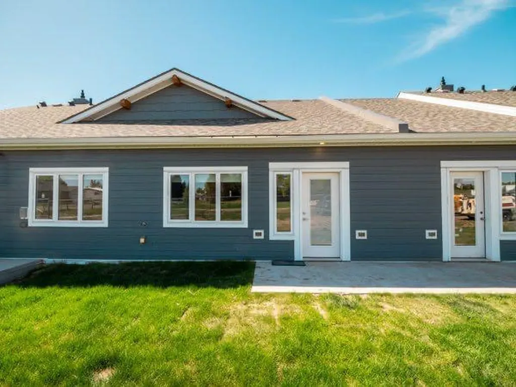 731 7 Avenue W Cardston AB T0K 0K0
