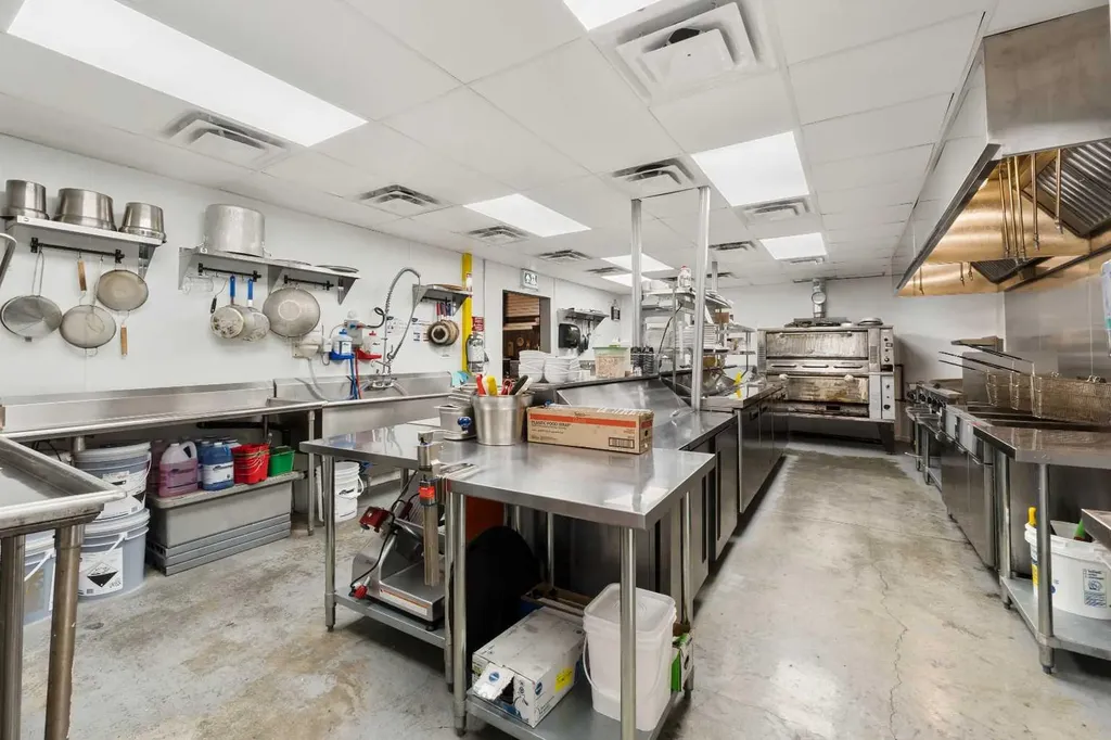 5015 50 Avenue Whitecourt AB T7S 1V4