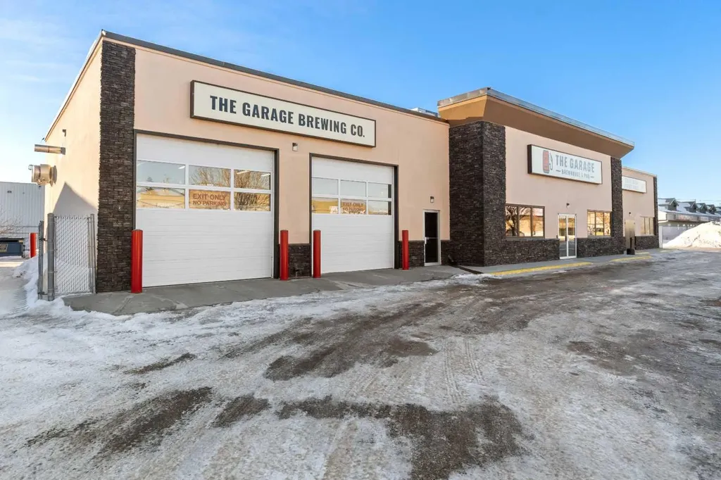 5015 50 Avenue Whitecourt AB T7S 1V4