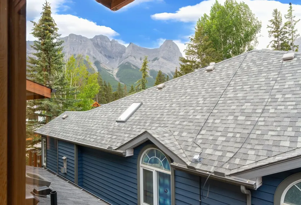 722 3rd Street Canmore AB T1W 2J6
