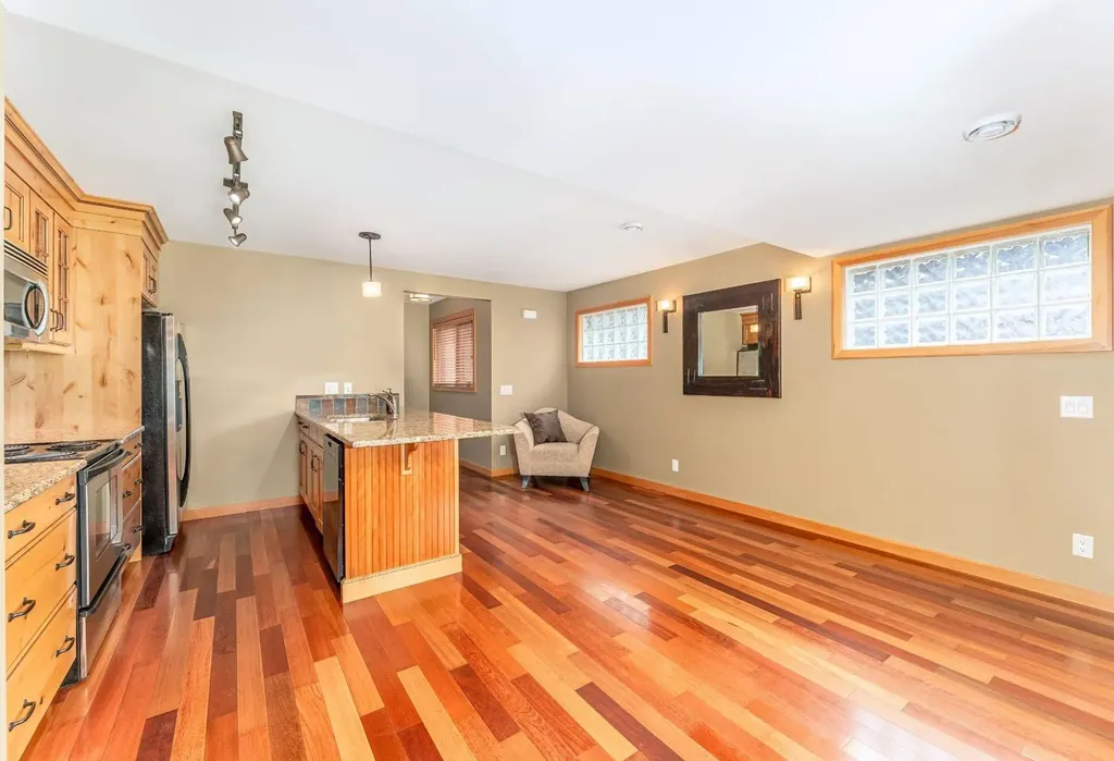 722 3rd Street Canmore AB T1W 2J6
