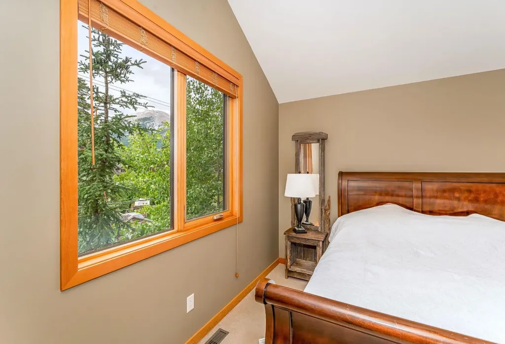722 3rd Street Canmore AB T1W 2J6