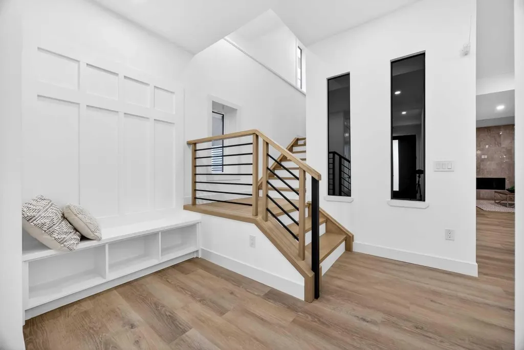 407 Patterson Boulevard SW Calgary AB T3H 3N6