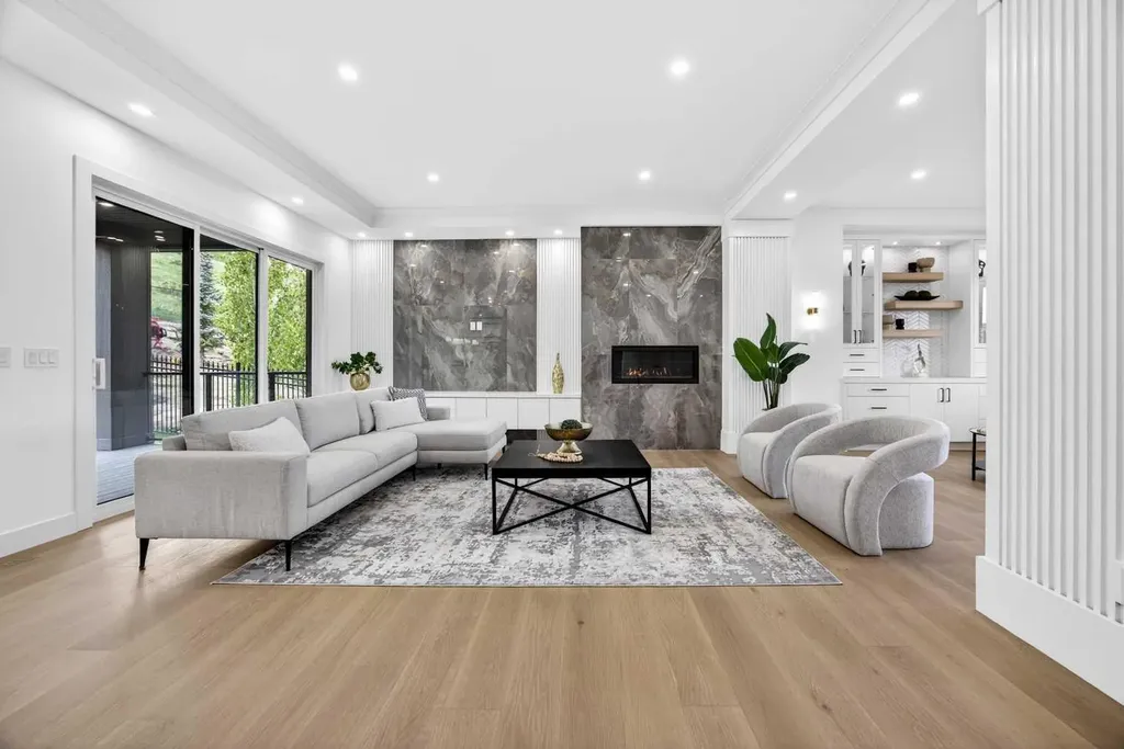 407 Patterson Boulevard SW Calgary AB T3H 3N6
