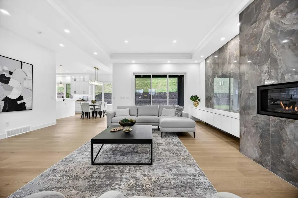 407 Patterson Boulevard SW Calgary AB T3H 3N6
