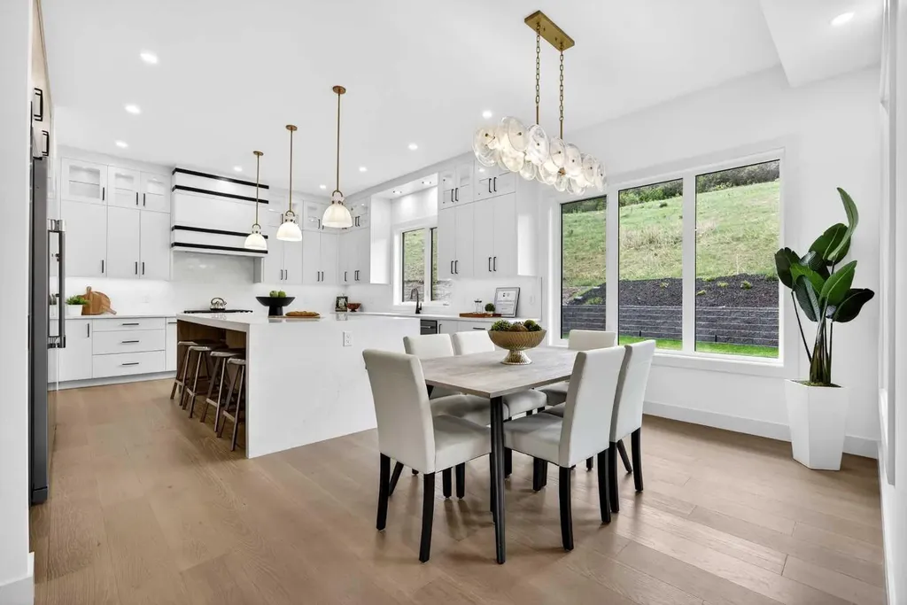 407 Patterson Boulevard SW Calgary AB T3H 3N6
