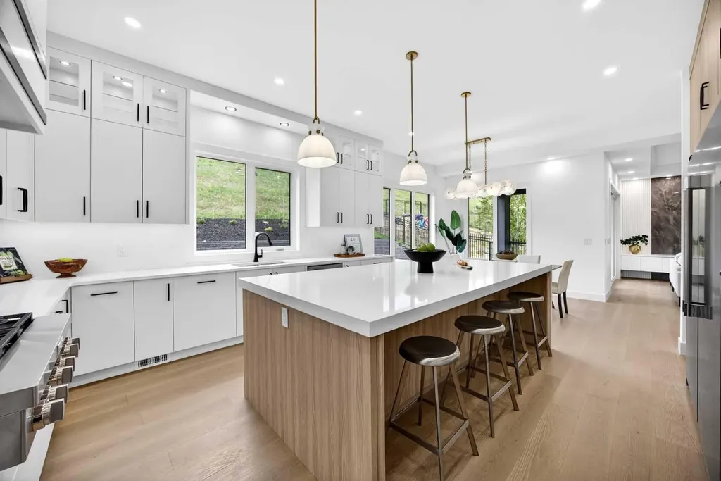 407 Patterson Boulevard SW Calgary AB T3H 3N6