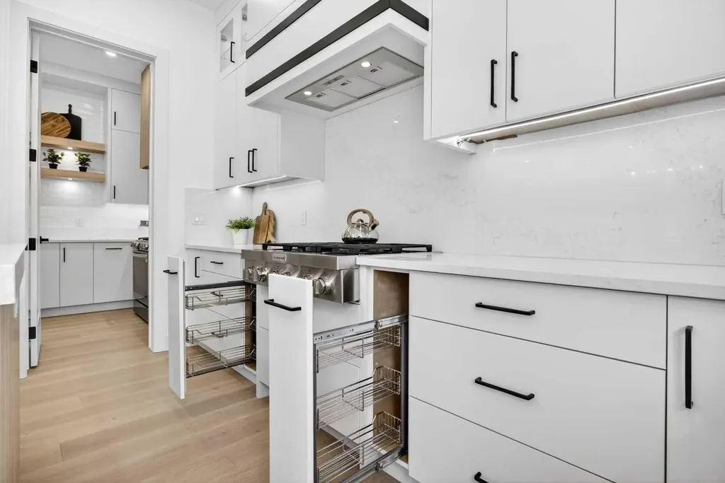 407 Patterson Boulevard SW Calgary AB T3H 3N6