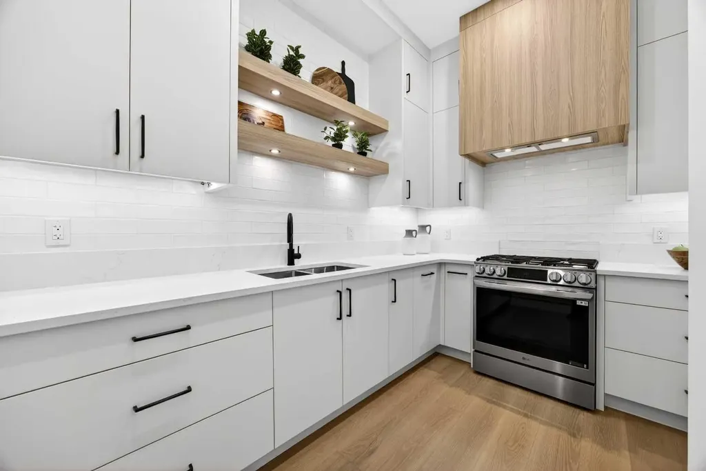 407 Patterson Boulevard SW Calgary AB T3H 3N6