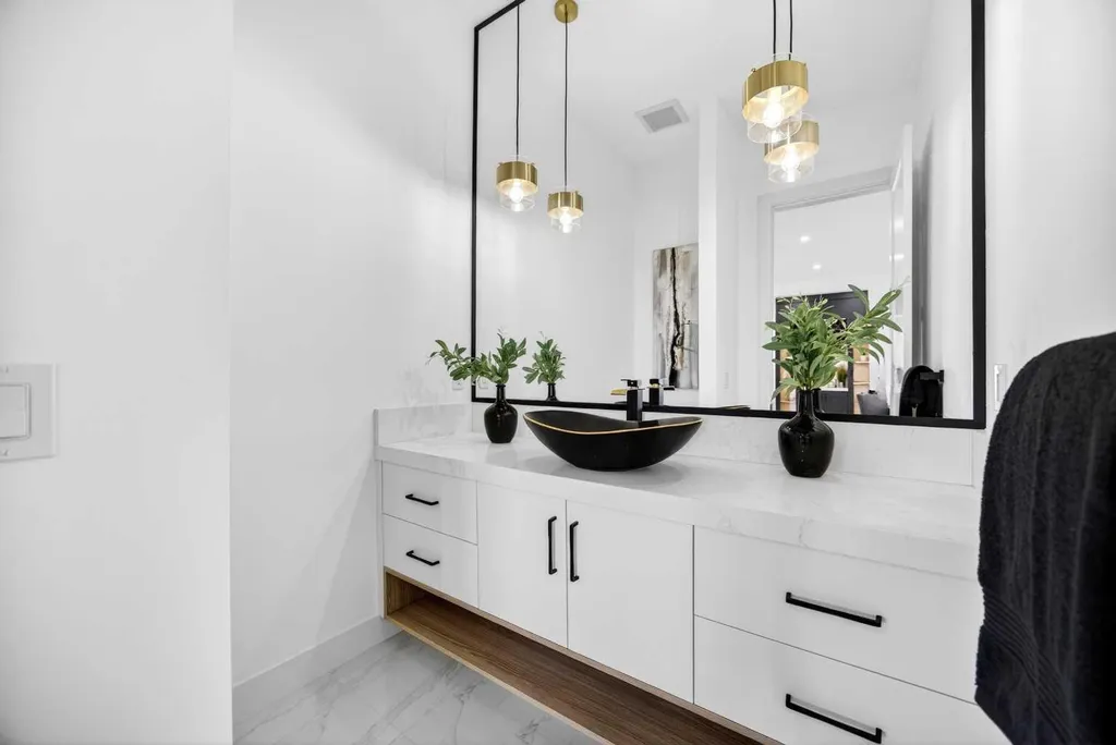 407 Patterson Boulevard SW Calgary AB T3H 3N6